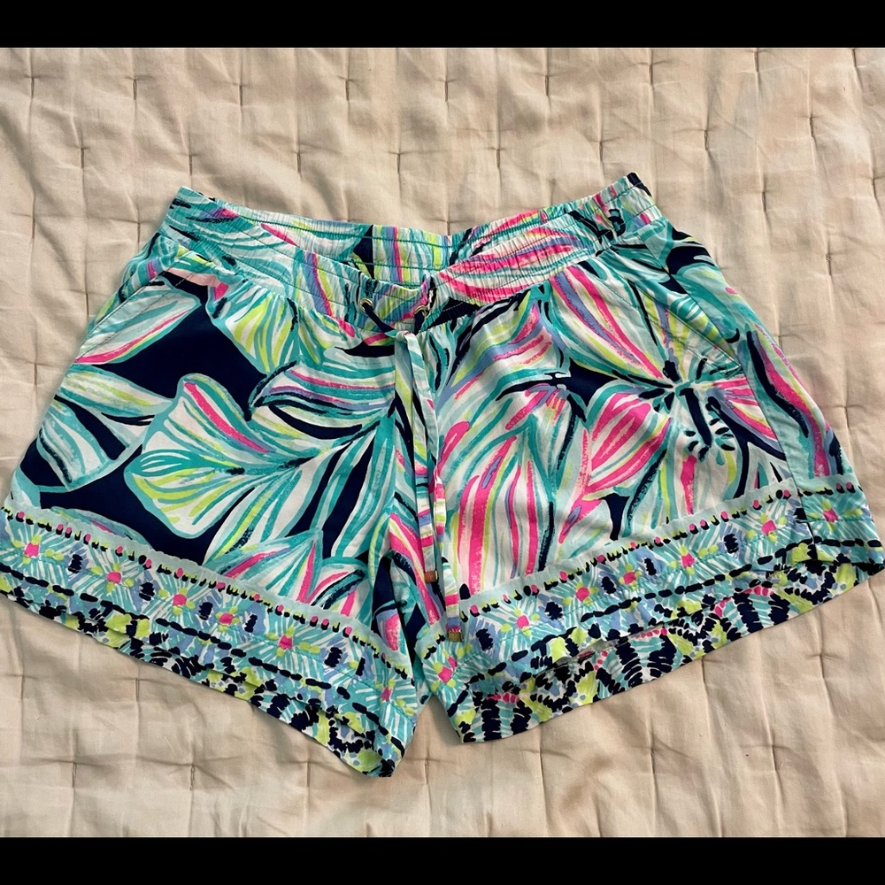 Lily Pulitzer Dancing Lady High Tide shorts